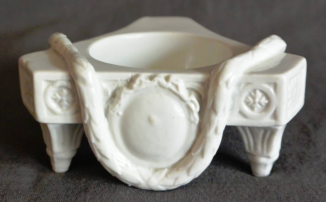 Neoclassical white porcelain salt dish. A fine transitional Louis XVI Wallendorf white porcelain salt in perfect condition, Germany, circa 1780.
Dimension: 4