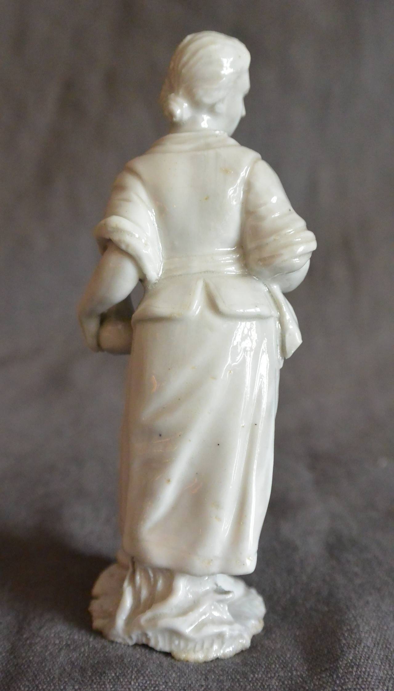 Ensemble de trois figurines vénitiennes en porcelaine blanche Cozzi en vente 2