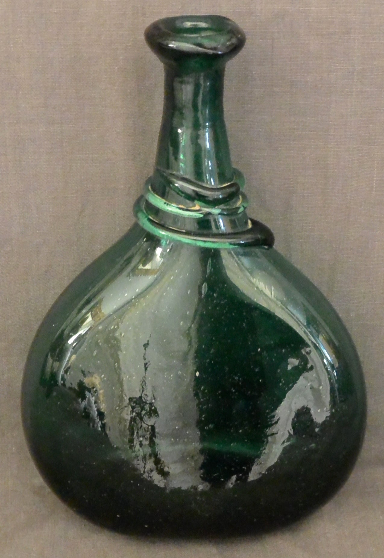 Italian Green Glass Pontil Saddle Flask In Excellent Condition In New York, NY