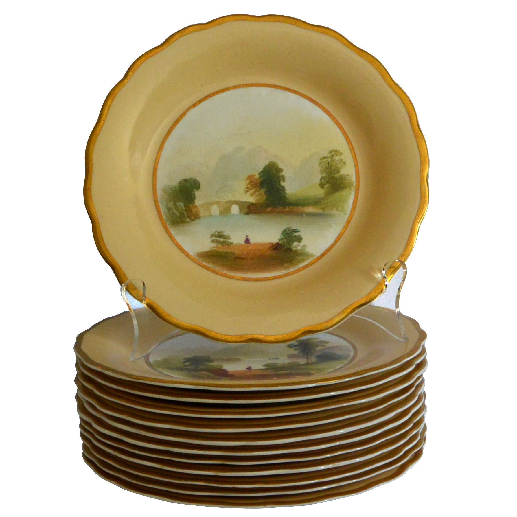 Ensemble de 12 assiettes à dessert à bordure dorée et support à gâteaux avec scènes écossaises en vente