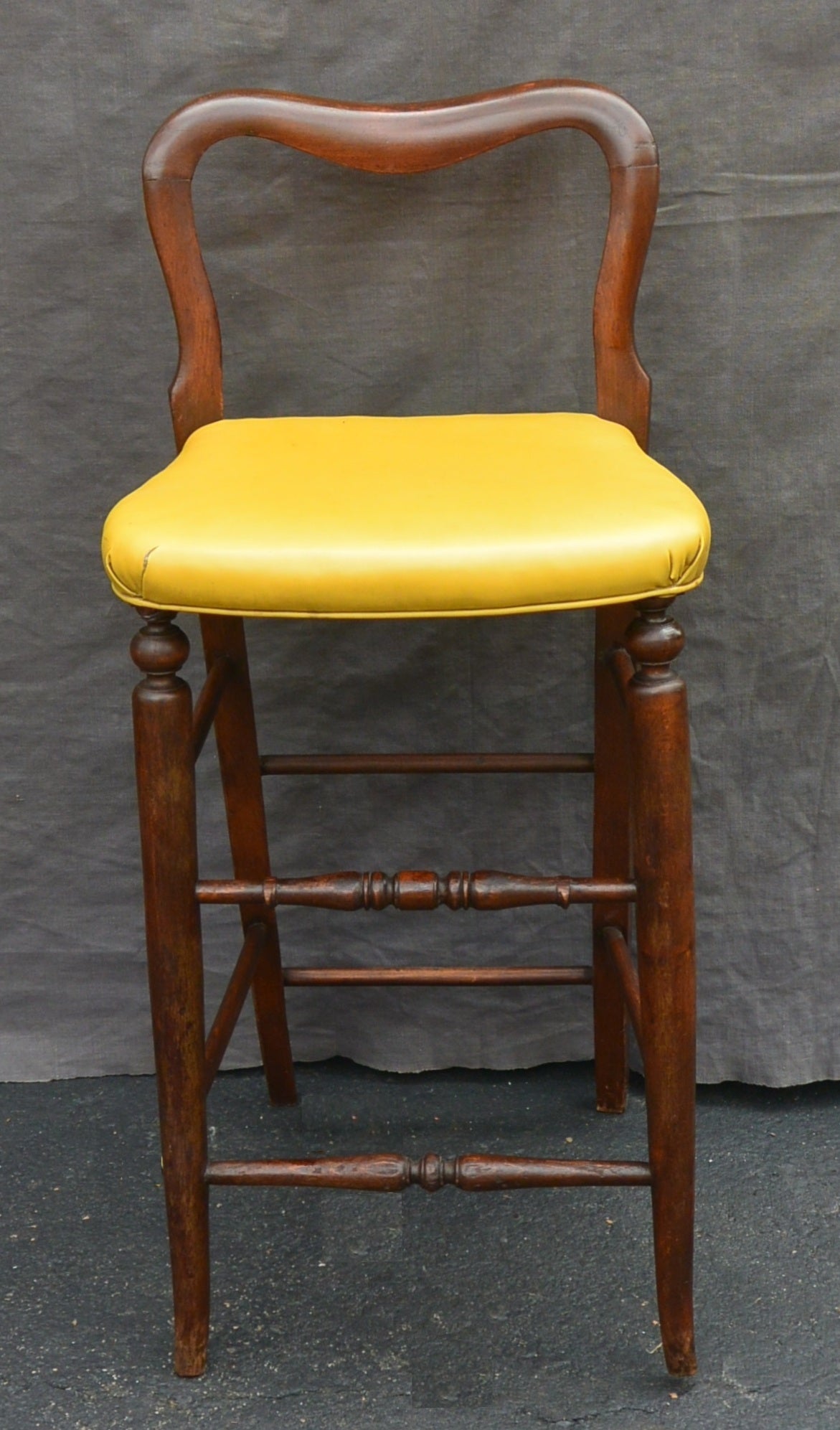 Yellow upholstered mahogany barstool. Charming mahogany open back kitchen bar stool with yellow vinyl upholstery. United States, late 19th century
Dimension: Seat 15.5