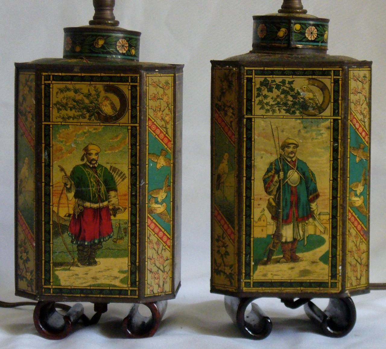 Pair of continental chinoiserie tea tin lamps with custom oriental wood base and light blue coral finials. Europe, mid-1800s .
Dimension: 4.5