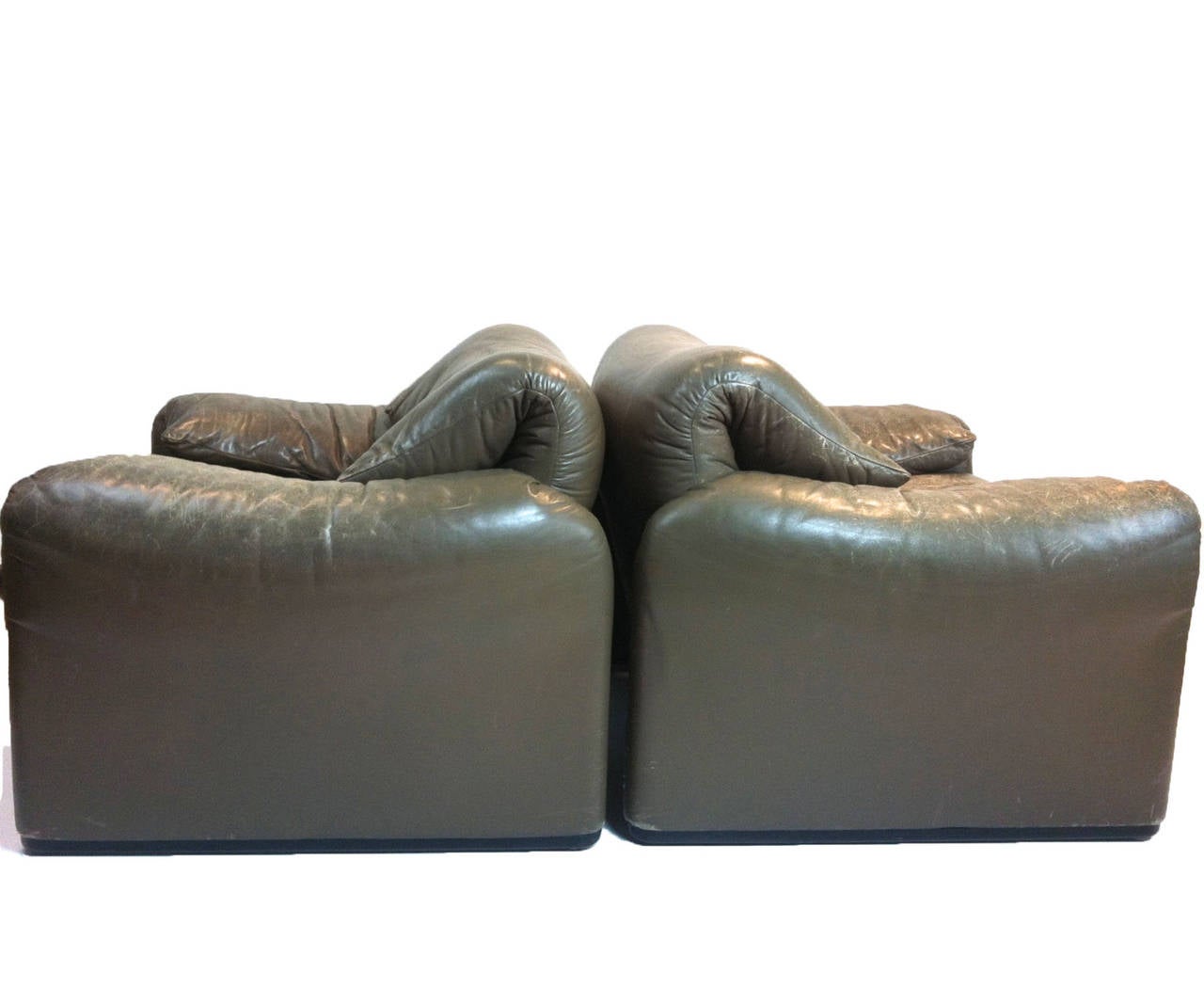 Mid-Century Modern Pair of Lounge Chairs with Ottoman by Vico Magistretti for Cassina