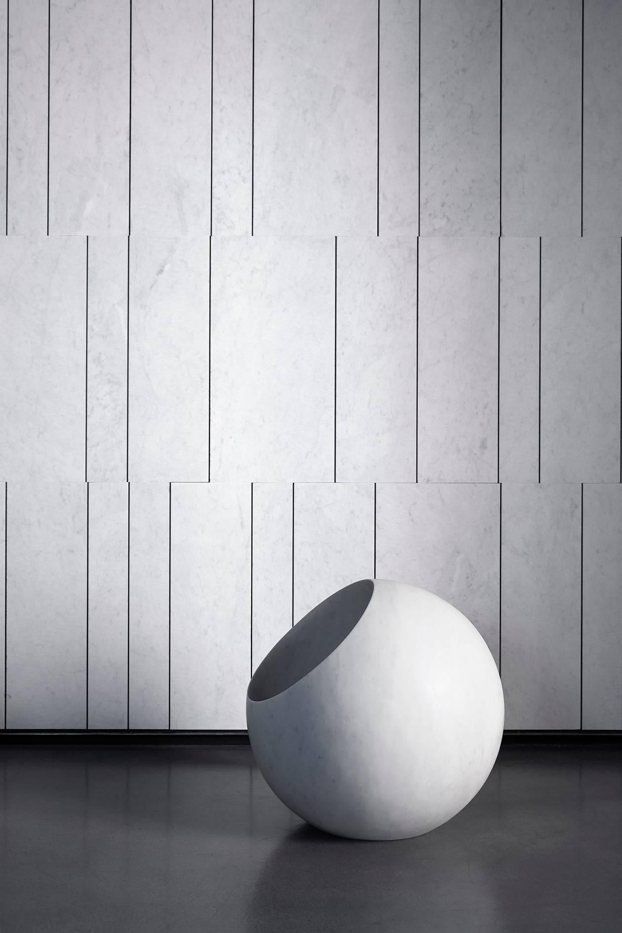 Salvatori Urano Spherical Floor Lamp 50 in Bianco Carrara Marble by Elisa Ossino For Sale 3