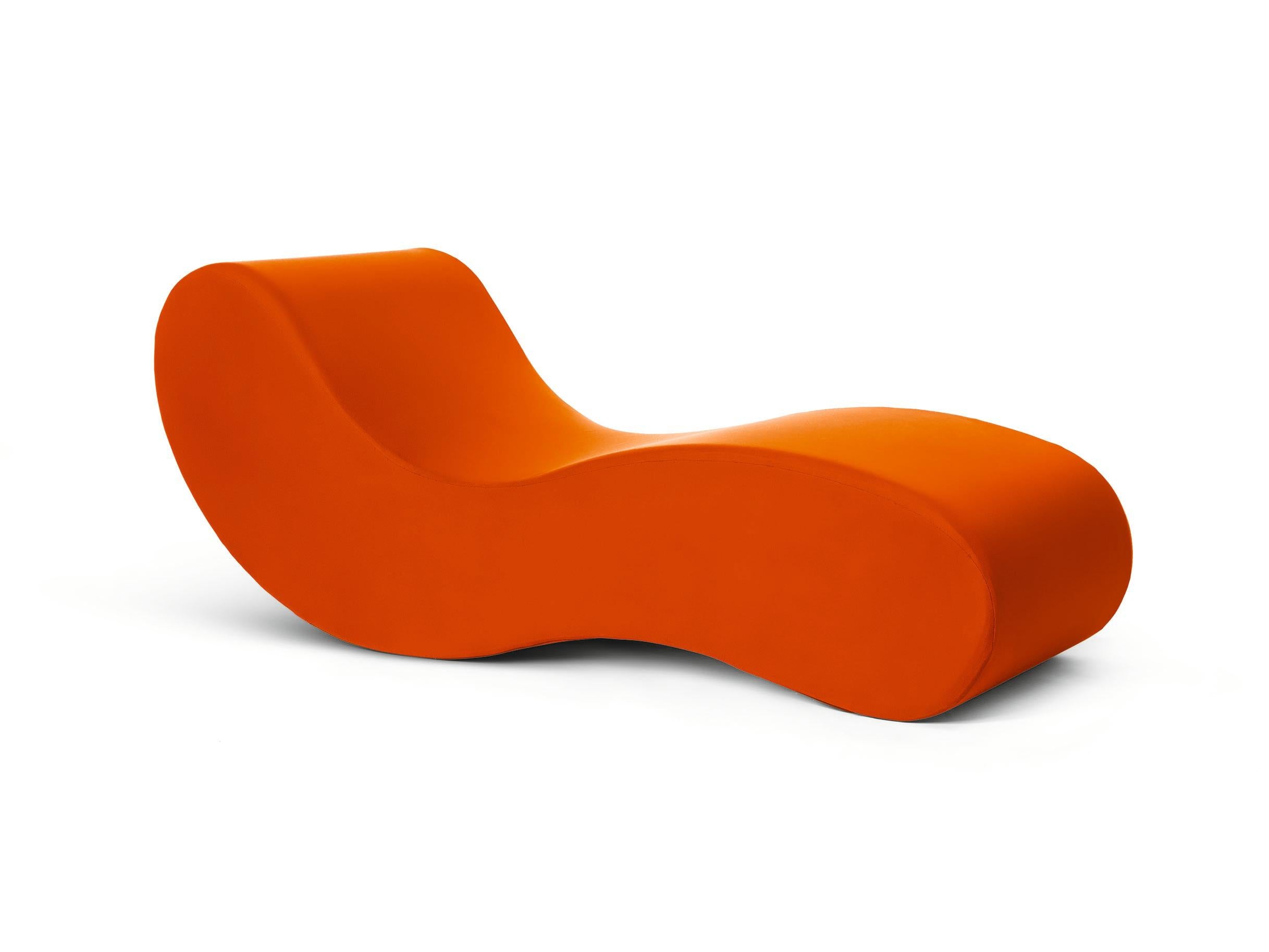 En vente : Orange Fauteuil de salon Alvar de Giuseppe Raimondi avec cadre