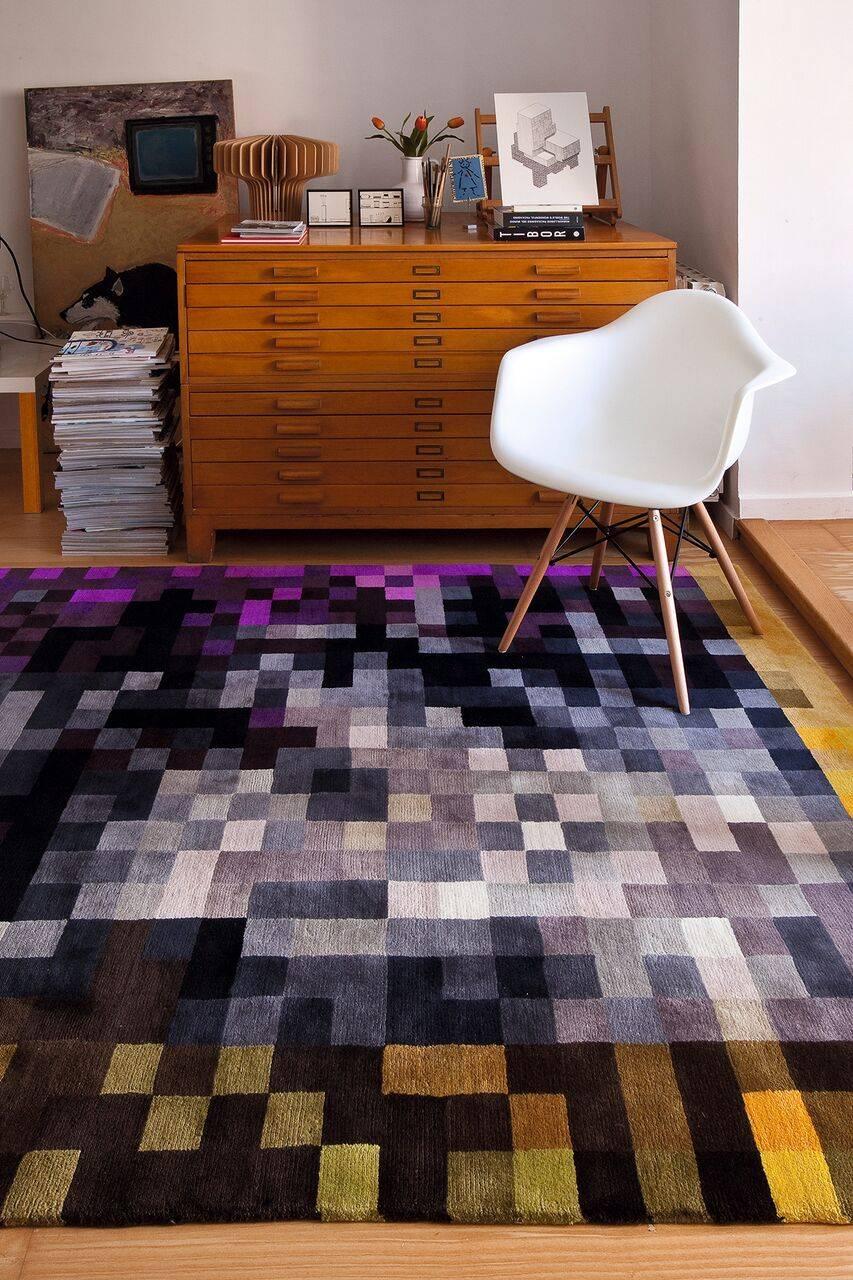 The decomposition of color. Graphic artist Zuzunaga works with the decomposition of color through pixels, a technique he has applied to sofas, cushions, t-shirts and more.

With the Digit collection, Zuzunaga applies his special vision to two rugs