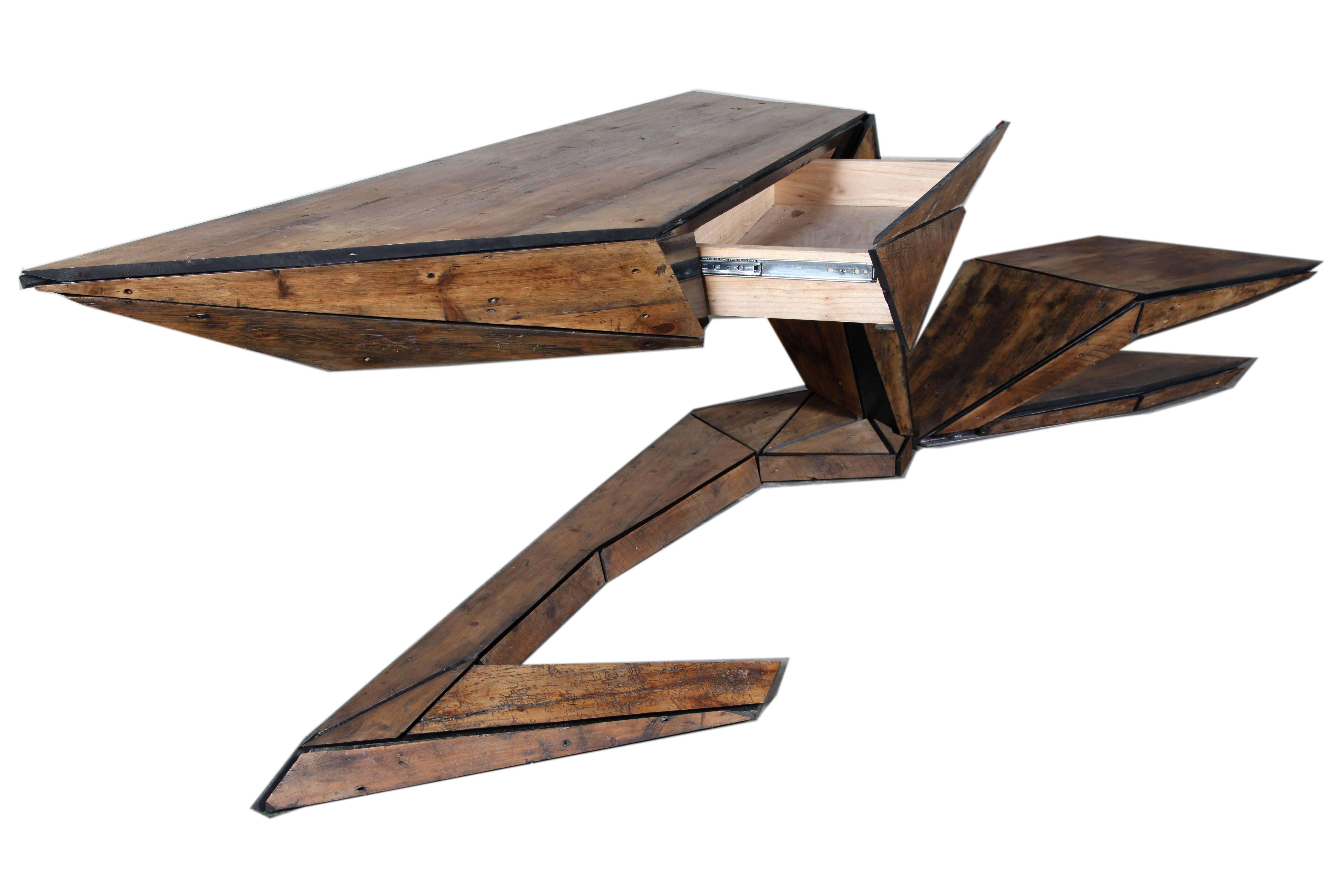 Zwei-Schreibtisch-Set aus italienischem handgefertigtem Pinus Cembra aus dem 18. Jahrhundert und Stahl, hergestellt in Italien (21. Jahrhundert und zeitgenössisch) im Angebot