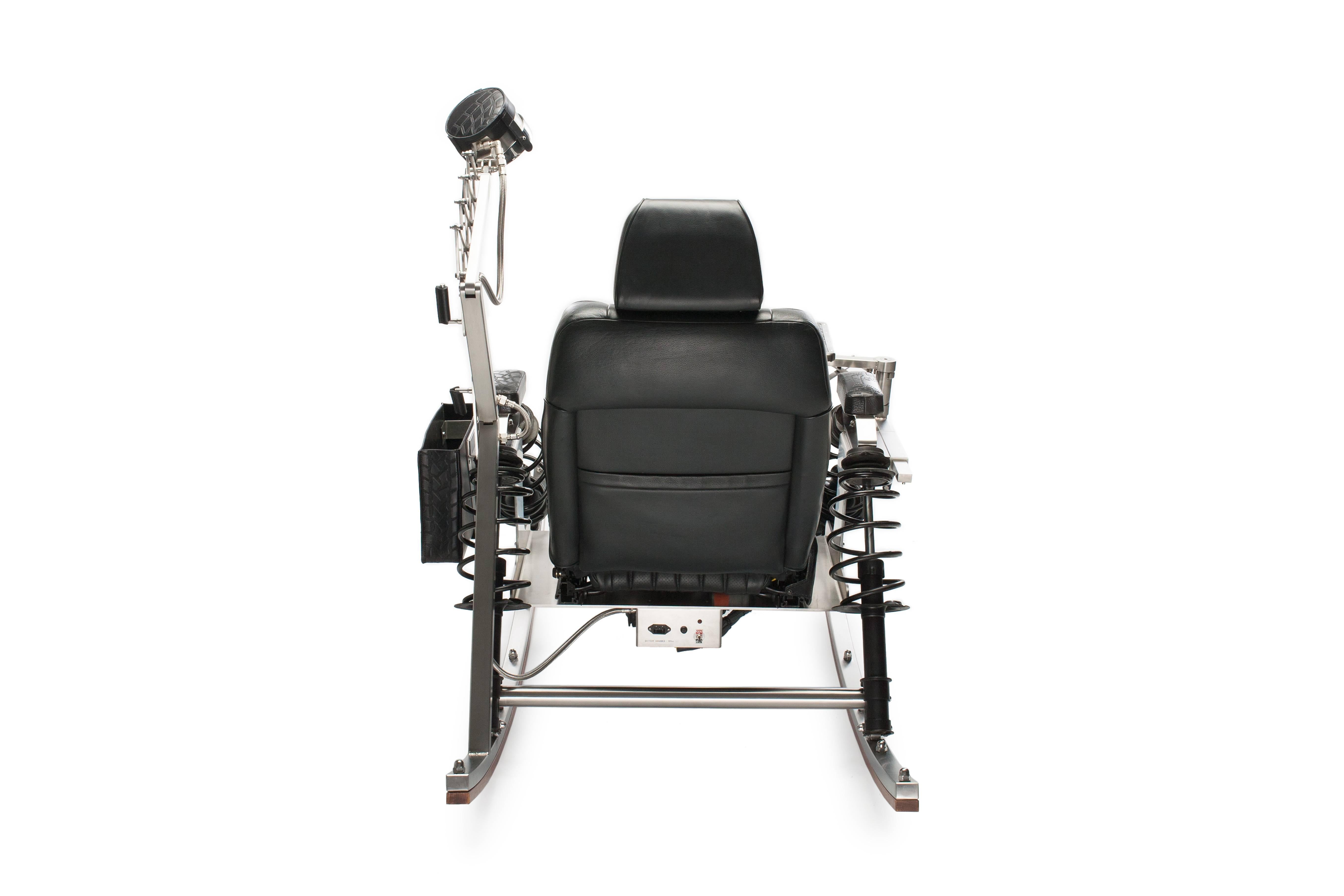 italien Chaise longue Dondolo en noir avec acier inoxydable, cuir recyclé et acajou en vente