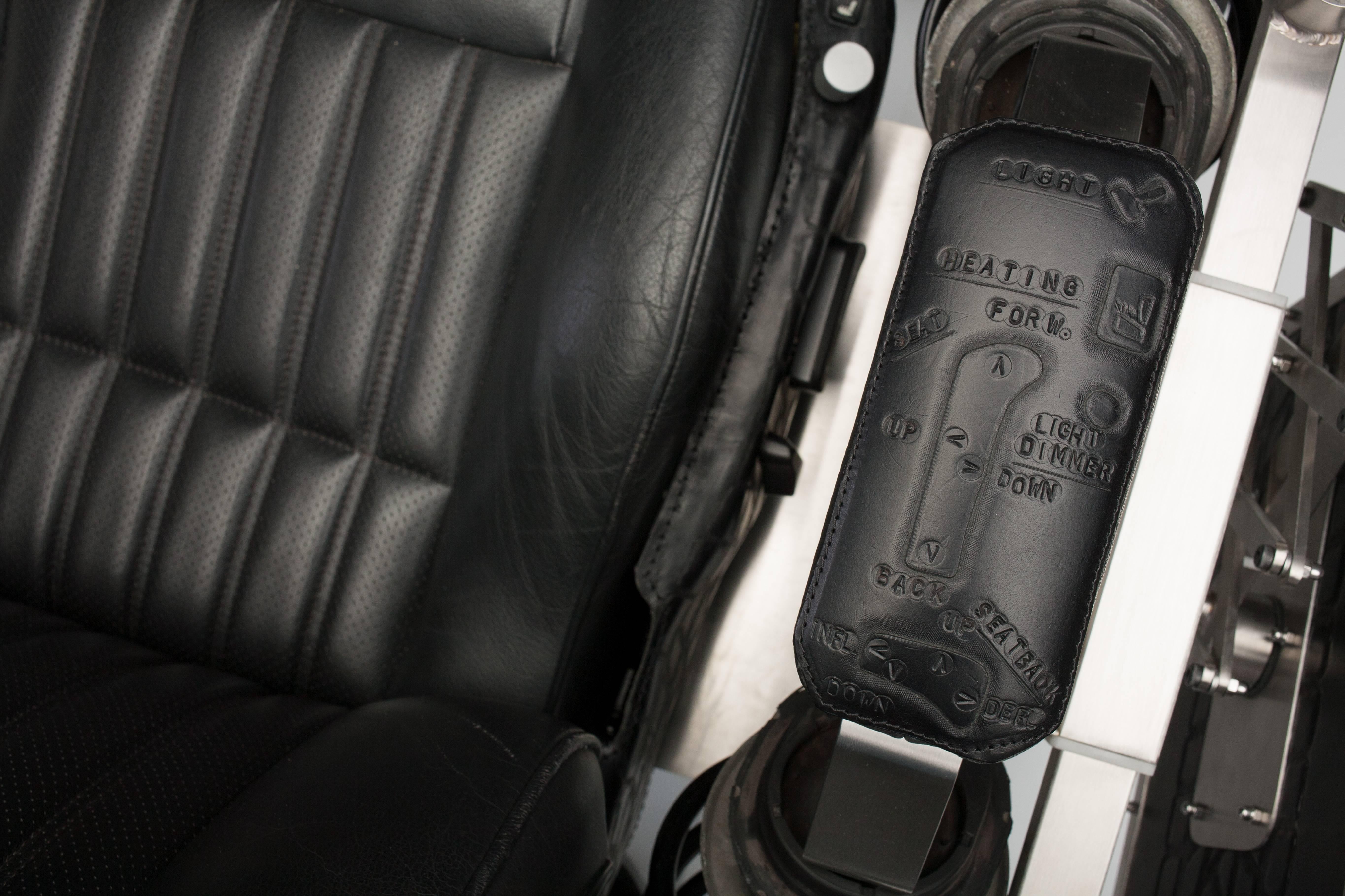 Chaise longue Dondolo en noir avec acier inoxydable, cuir recyclé et acajou en vente 1