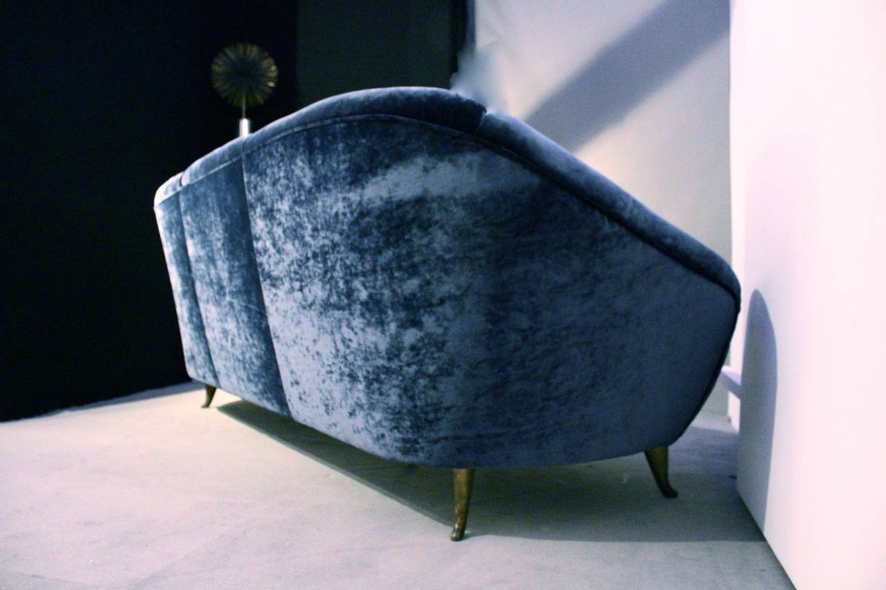 Elegant Sofa by Gio Ponti, Italy, 1950, for ISA, Bergame, Italy In Excellent Condition For Sale In Paris, FR