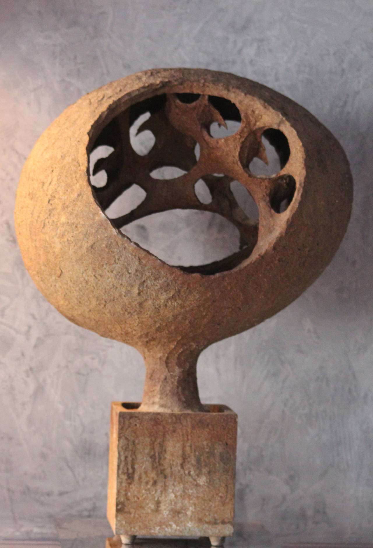 Incredible Egg Stone Fountain Sculpture By Bruce Cushman, Circa 1967 In Excellent Condition In Paris, FR
