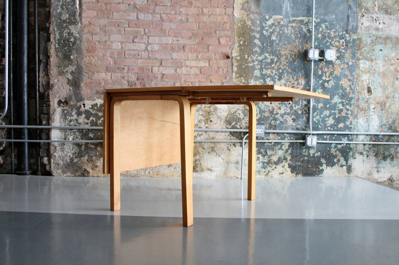 Early Alvar Aalto Birch Drop Leaf Dining Table for Artek Finland 1930's In Excellent Condition In Chicago, IL