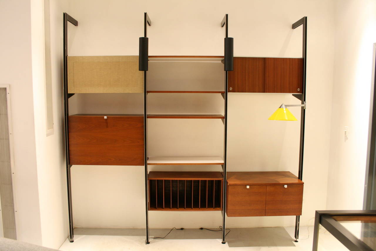 This design is truly amazing! A set rarely seen in such great condition and so complete. Equipped with some of the most rare CSS components. This wall unit includes 4- 94