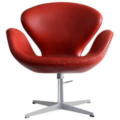 Rare Early Leather Adjustable Swan Chair by Arne Jacobsen
