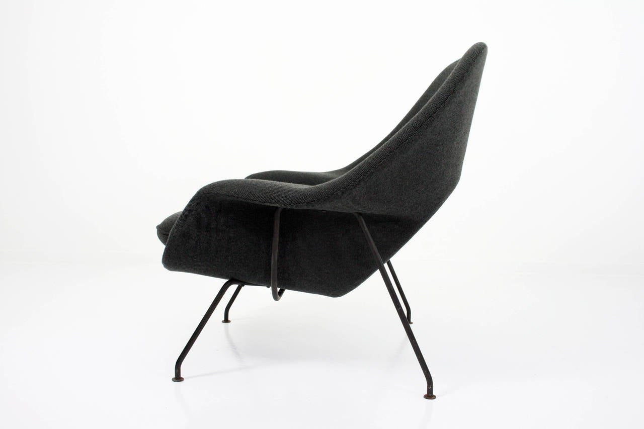 Early Eero Saarinen for Knoll Womb Lounge Chair In Distressed Condition In Chicago, IL
