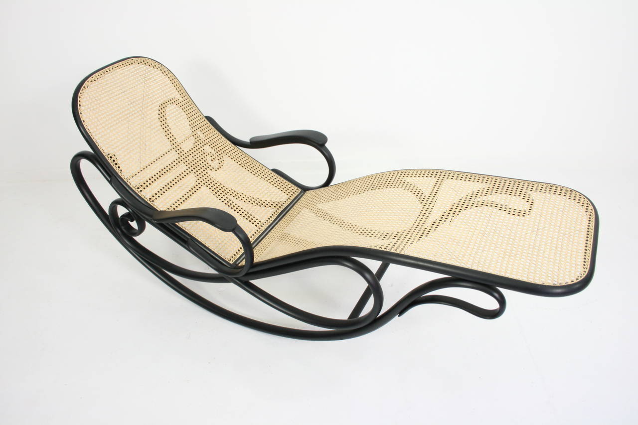 Stained Gebruder Thonet Rocking Chaise Longue, Model Number 7500, Austria, 1880-1883