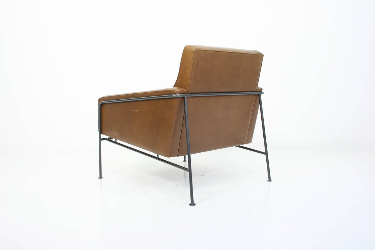 Chaise longue en cuir Arne Jacobsen Série 3300 Excellent état à Chicago, IL