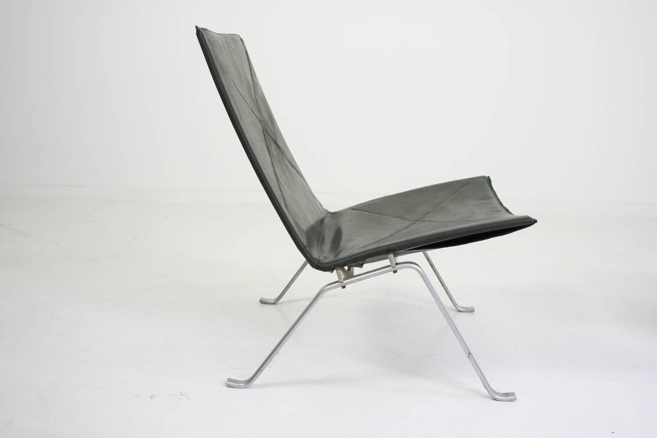 Pair of Pk22 Lounge Chairs by Poul Kjaerholm for E. Kold Christensen In Excellent Condition In Chicago, IL