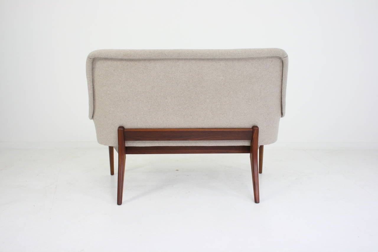 Mid-20th Century Danish Modern Sculptural Settee in Wool Maharam Fabric on Solid Walnut Frame