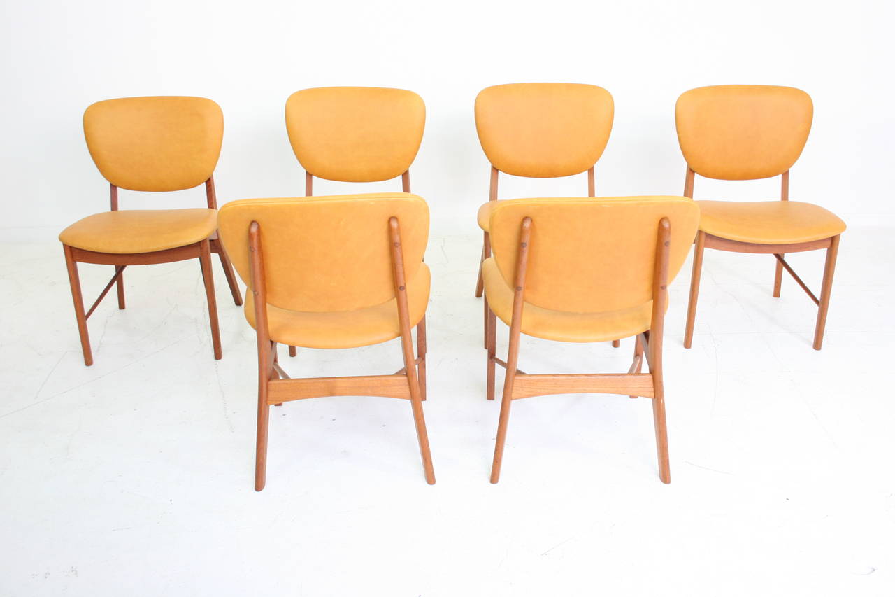 Rare Set of Eight Finn Juhl Niels Vodder Leather and Teak Dining Chairs In Excellent Condition In Chicago, IL