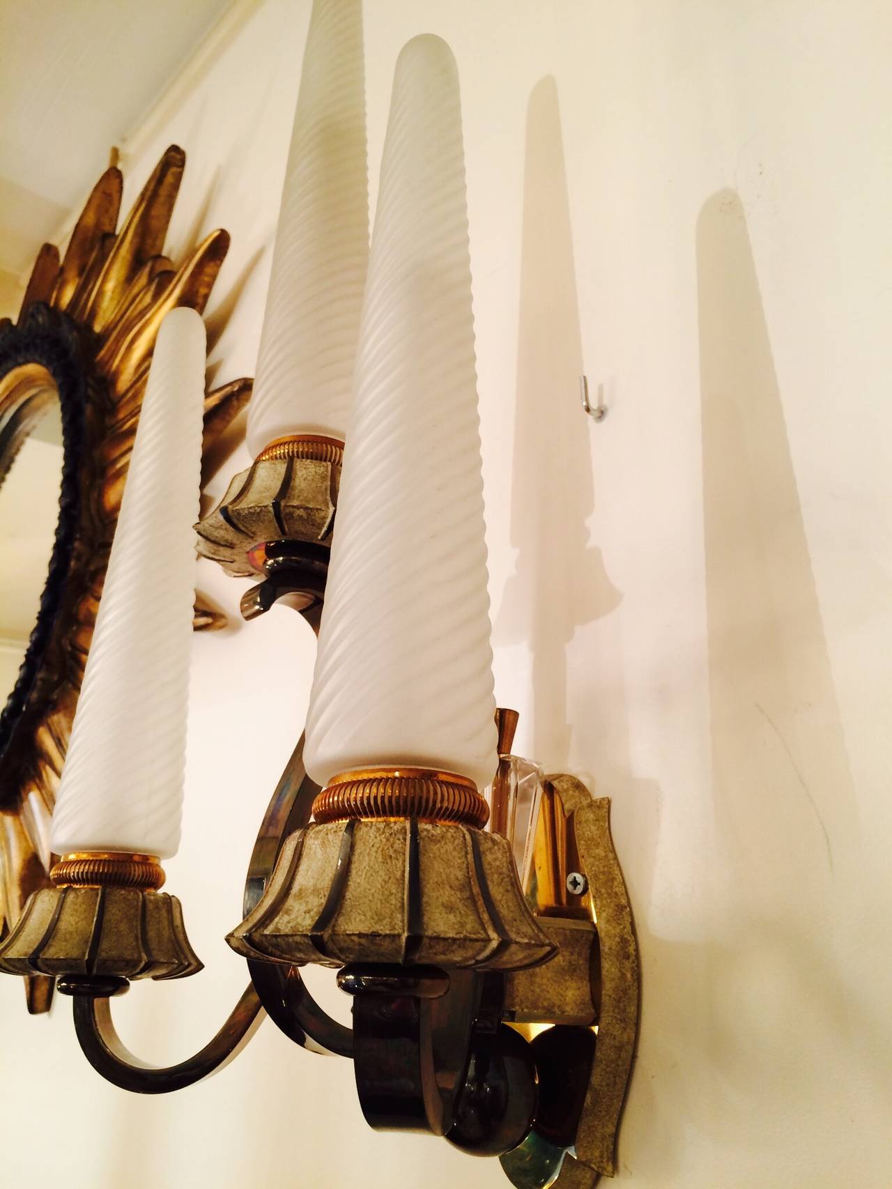 Rare pair ofbronze sconces by Sevres, 
circa 1940.
A 12 branches matching chandelier is also available.