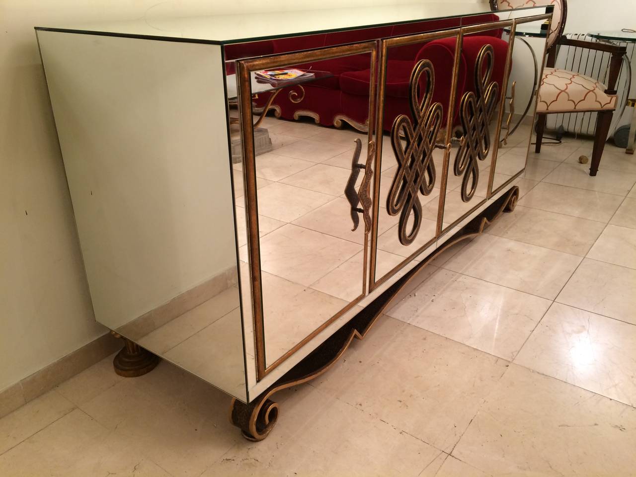 Unique French 1940s mirrored buffet opening with four doors.
Base , handles and doors decoration in wrought iron.
Inside with shelves in dark grey patina.
In the style of Poillerât.