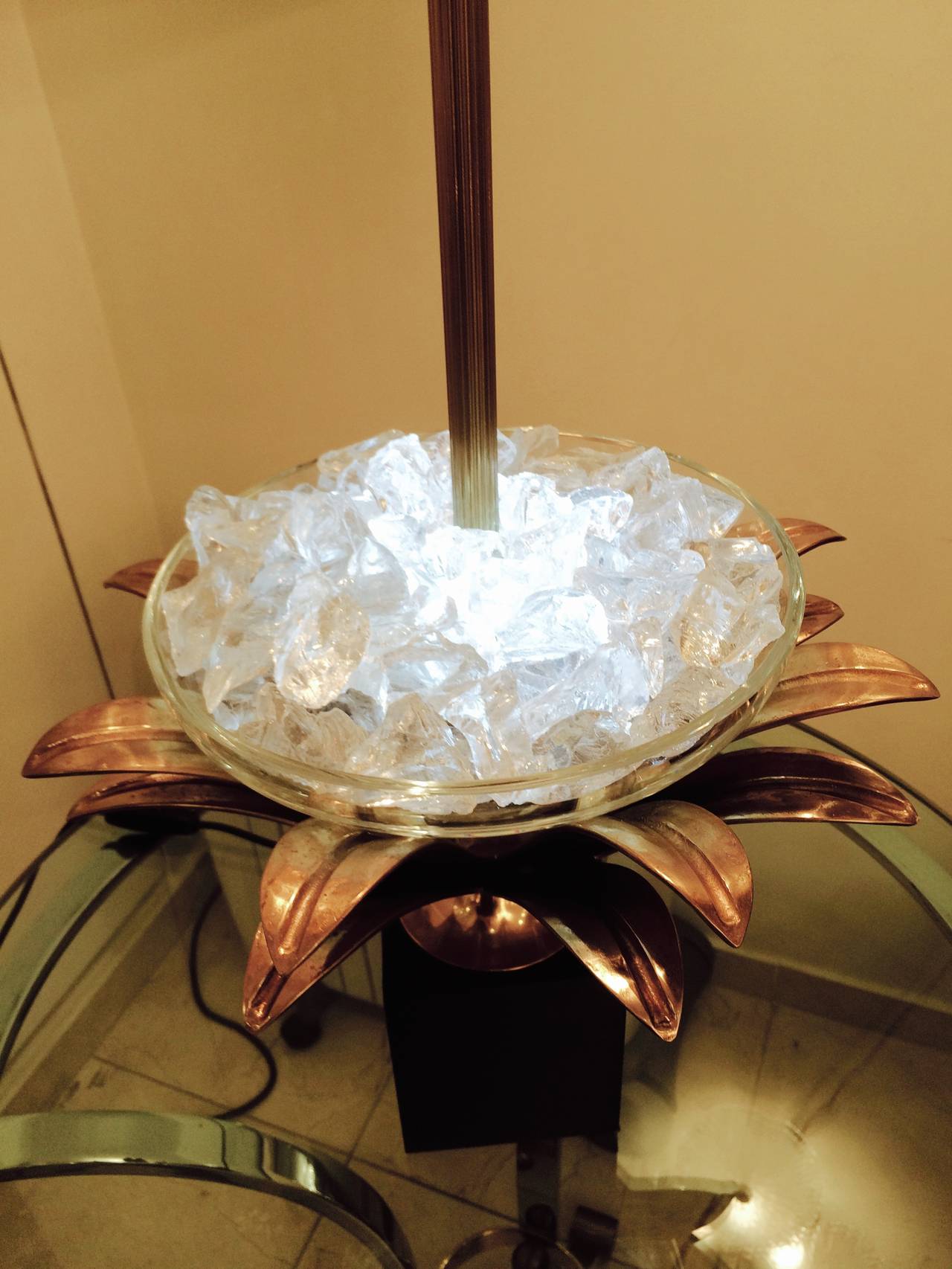 Pair of Lotus Bronze and Crystal Lamps In Excellent Condition For Sale In Saint-Ouen, FR