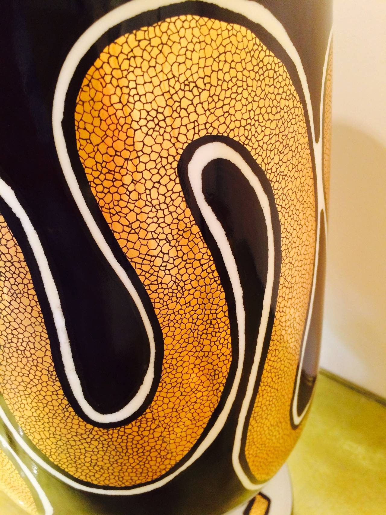 Pair of vases in the style of the 1940s in porcelain.
A gold snake on black background.
Signed Blandin