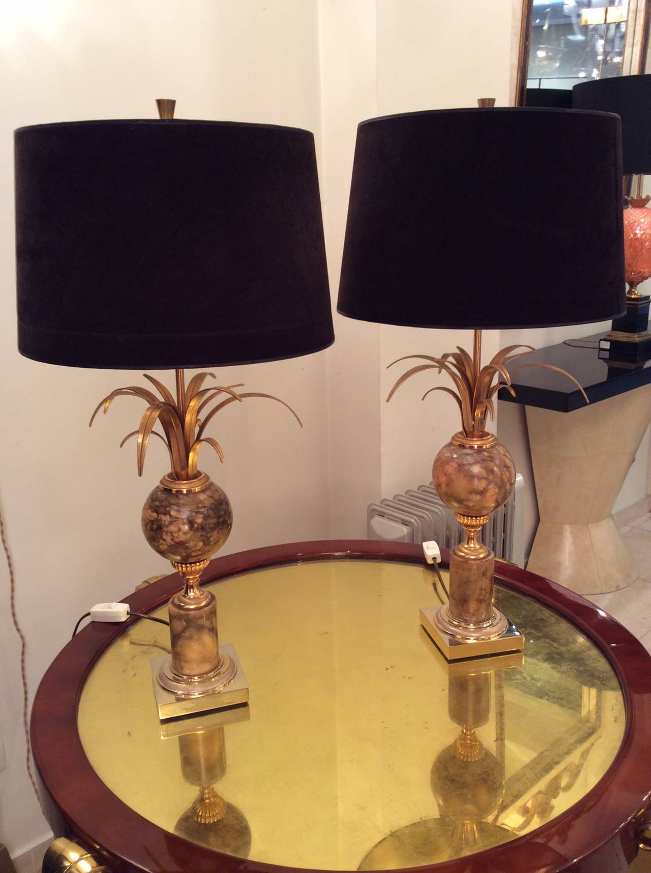 Pair of Maison Charles lamps,
Bronze and marble
Old suedine and gold  shades