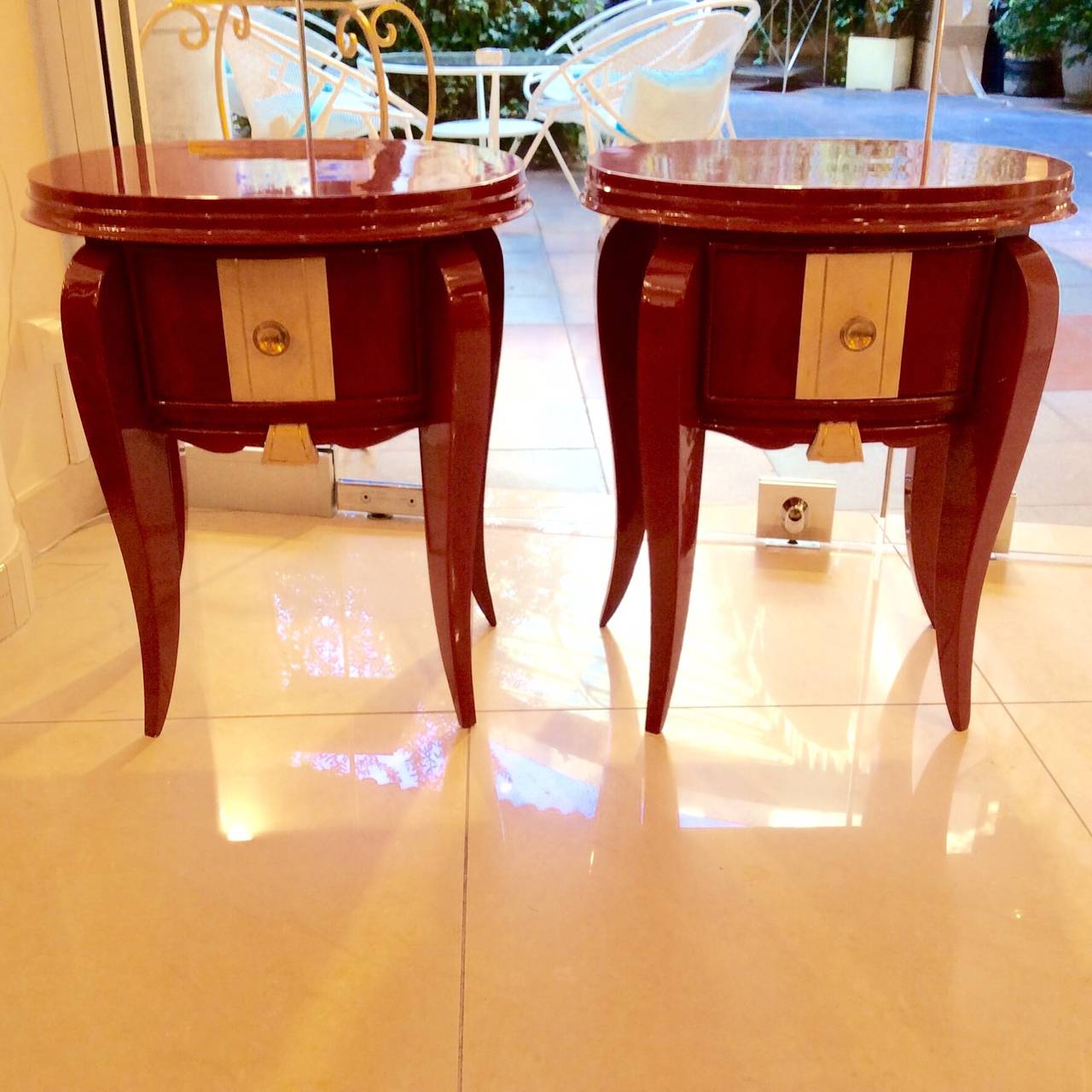 Pair of side tables or night stands in red laquer and parchement
Arround 1940 by René Drouet