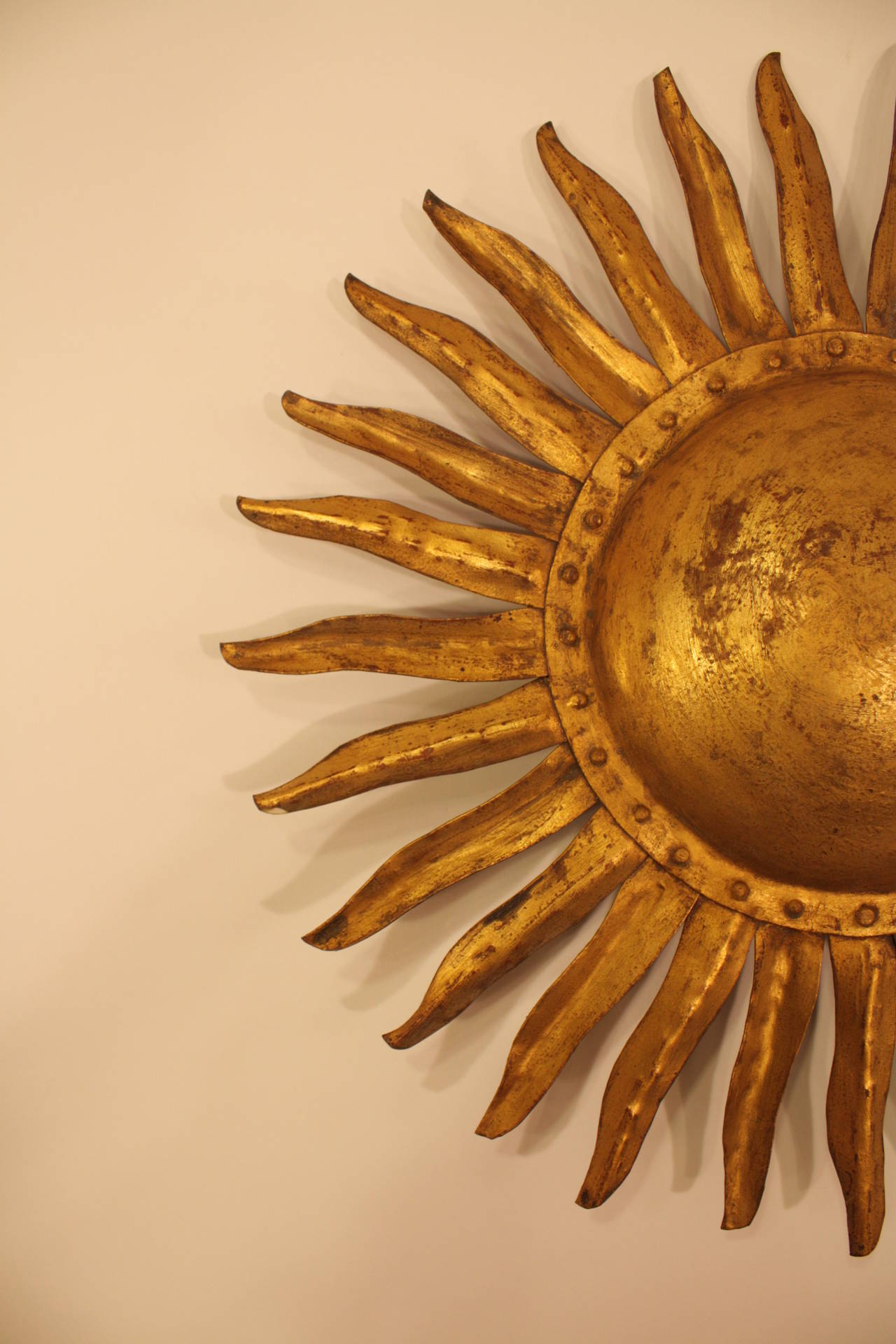 Gilt Iron Sunburst Wall Sconce In Excellent Condition In Barcelona, ES