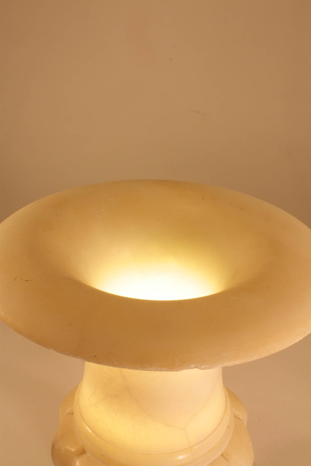 Art Deco Spanish Alabaster Urn Table Lamp In Good Condition In Barcelona, ES