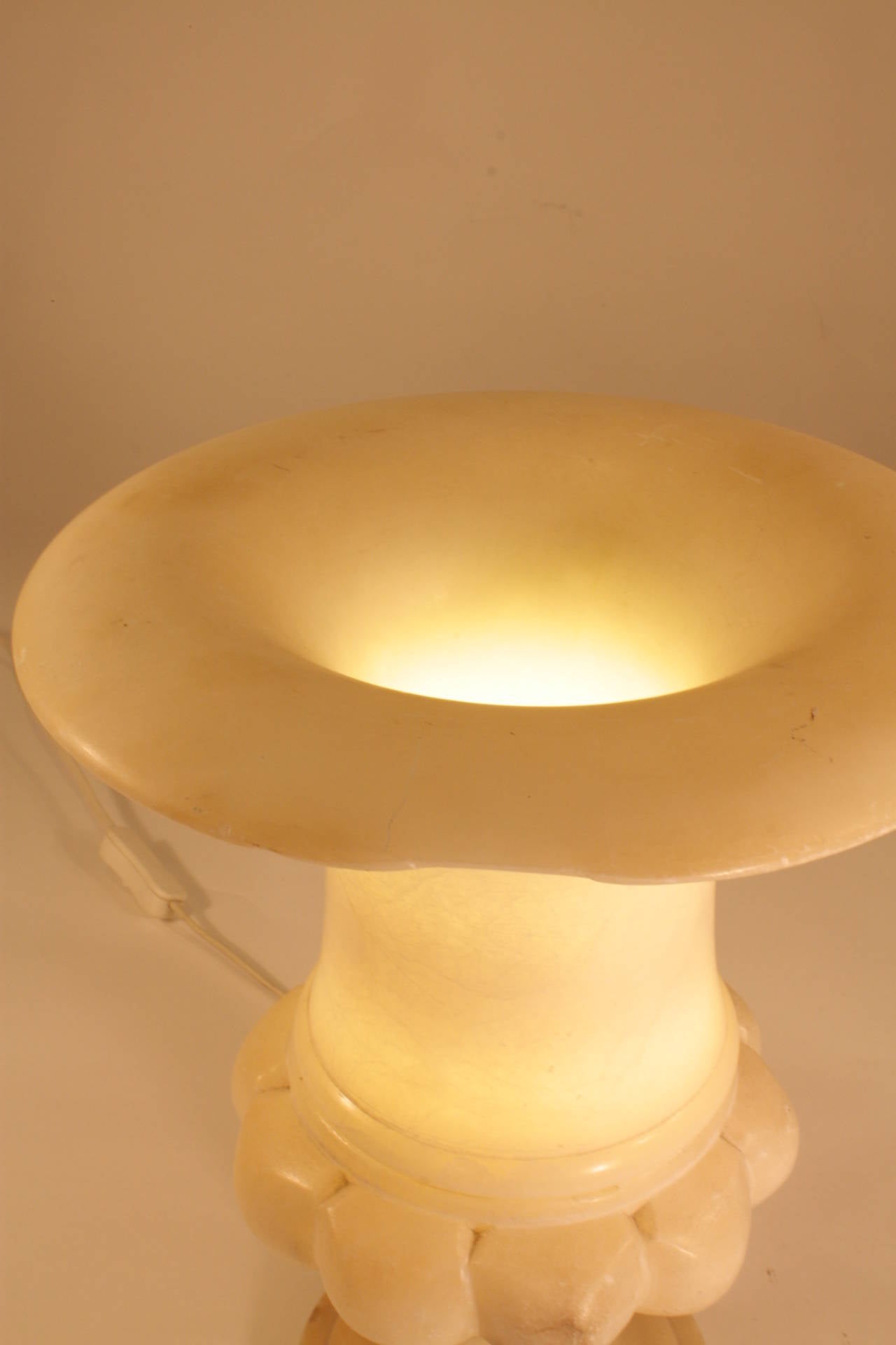 Mid-20th Century Art Deco Spanish Alabaster Urn Table Lamp