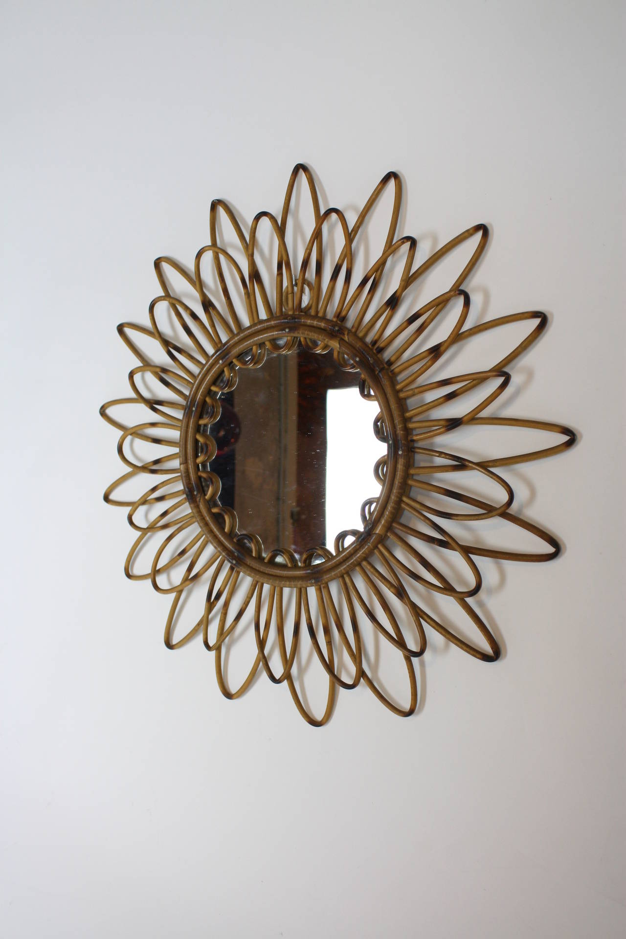 Spanish Rattan Flower Burst Mirror In Excellent Condition In Barcelona, ES