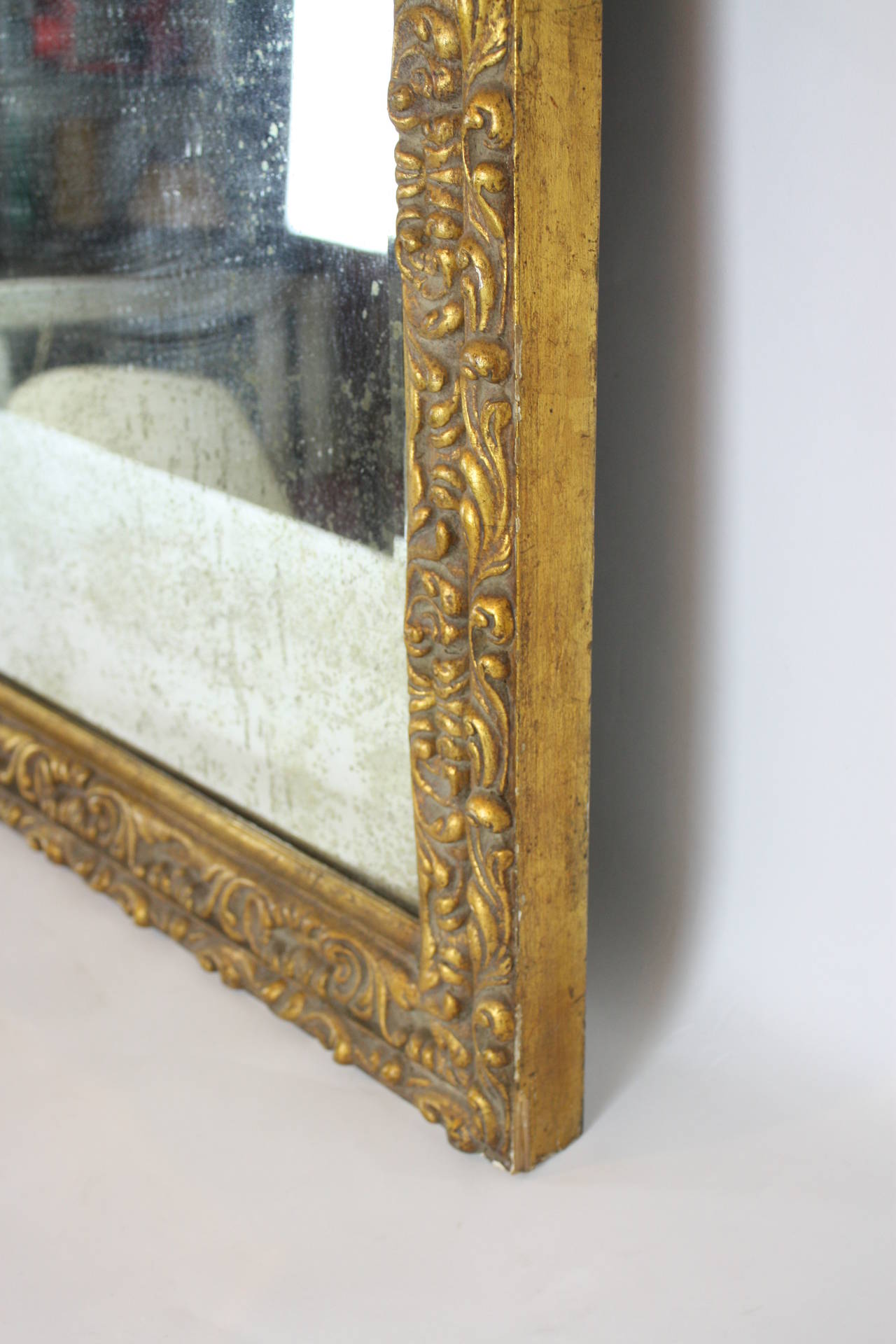 Large Spanish Giltwood Mirror in the Baroque Style In Excellent Condition In Barcelona, ES
