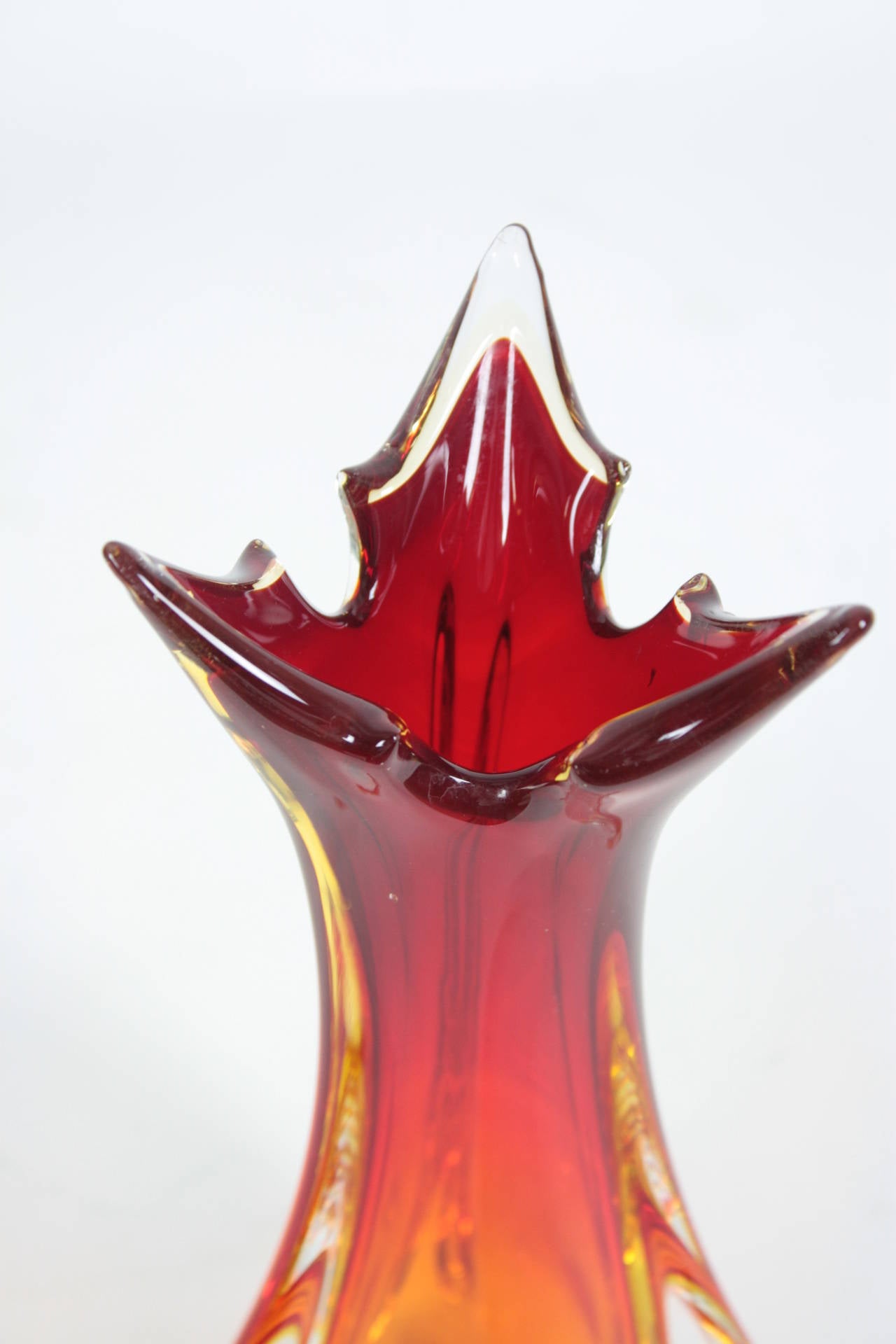 Archimede Seguso Red, Orange and Yellow Murano glass vase In Excellent Condition In Barcelona, ES