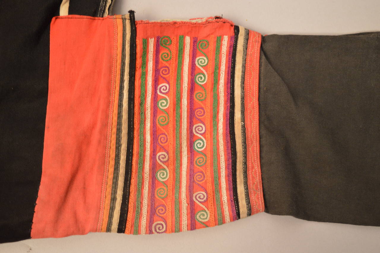 Early 20th Century Miao Embroidered Children's Jacket and Skirt For Sale 1