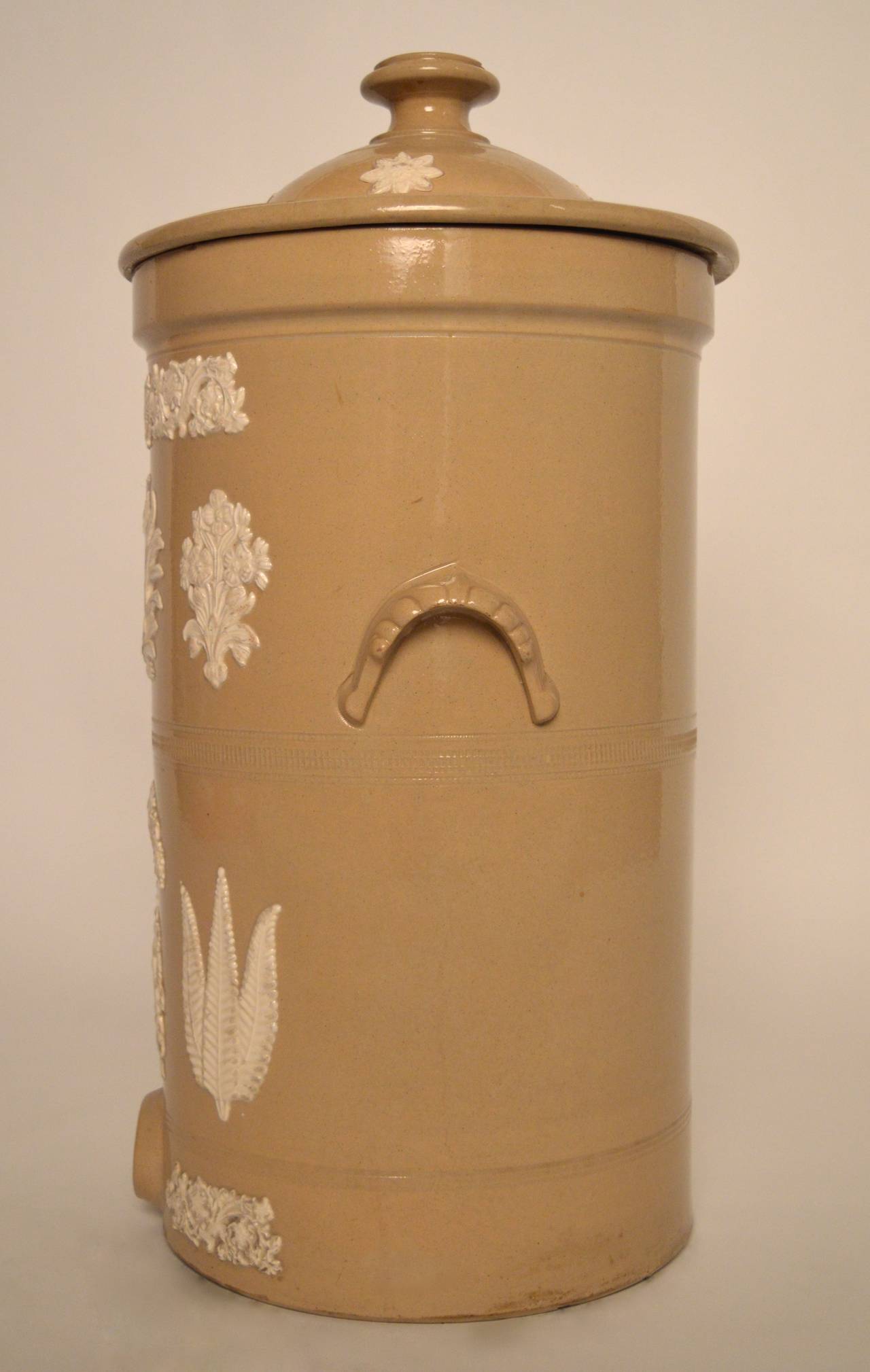Large 19th century English earthenware water sistern 1