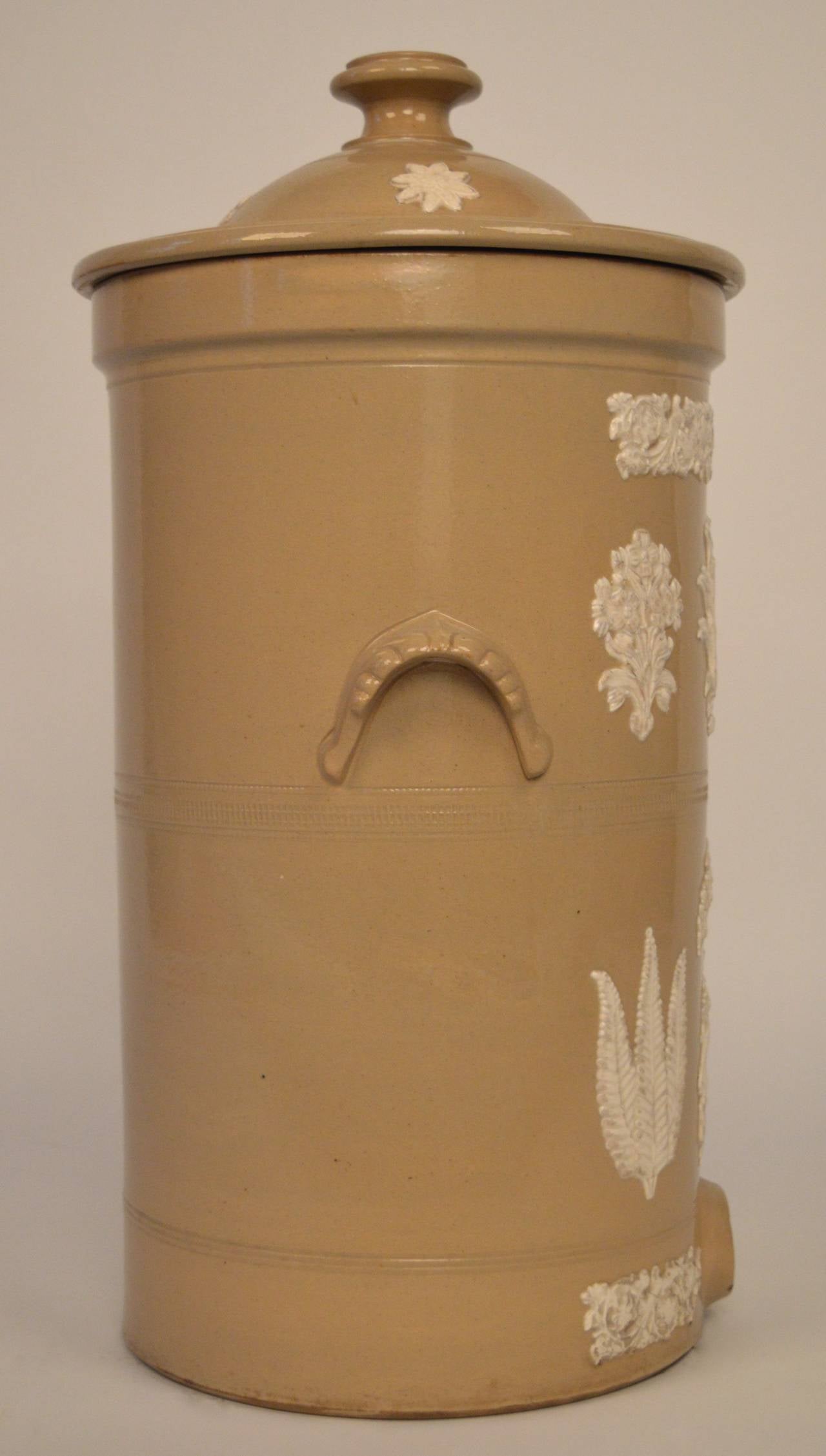 British Large 19th century English earthenware water sistern