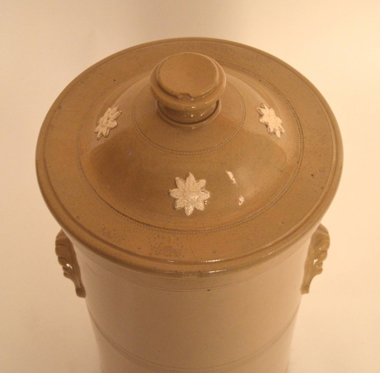 Late 19th Century Large 19th century English earthenware water sistern