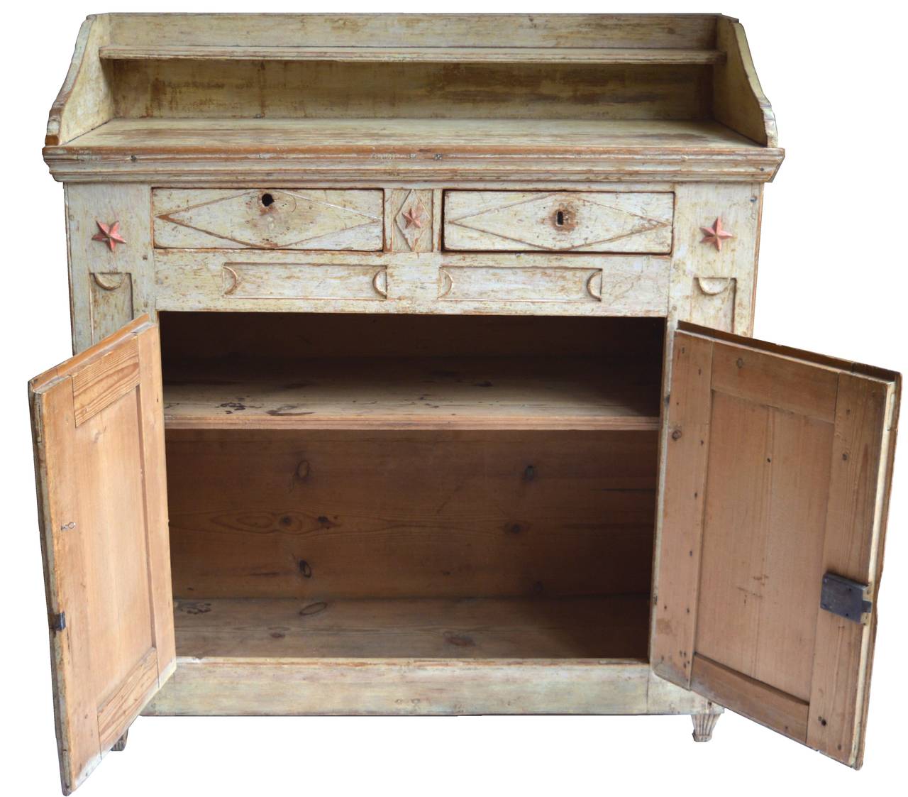 Swedish Gustavian buffet retaining the original paint, circa 1790.
This is a top example of Gustavian design with highly desirable light butter yellow color, carved star details in orange (also original paint) and carved reeding.
Note that the