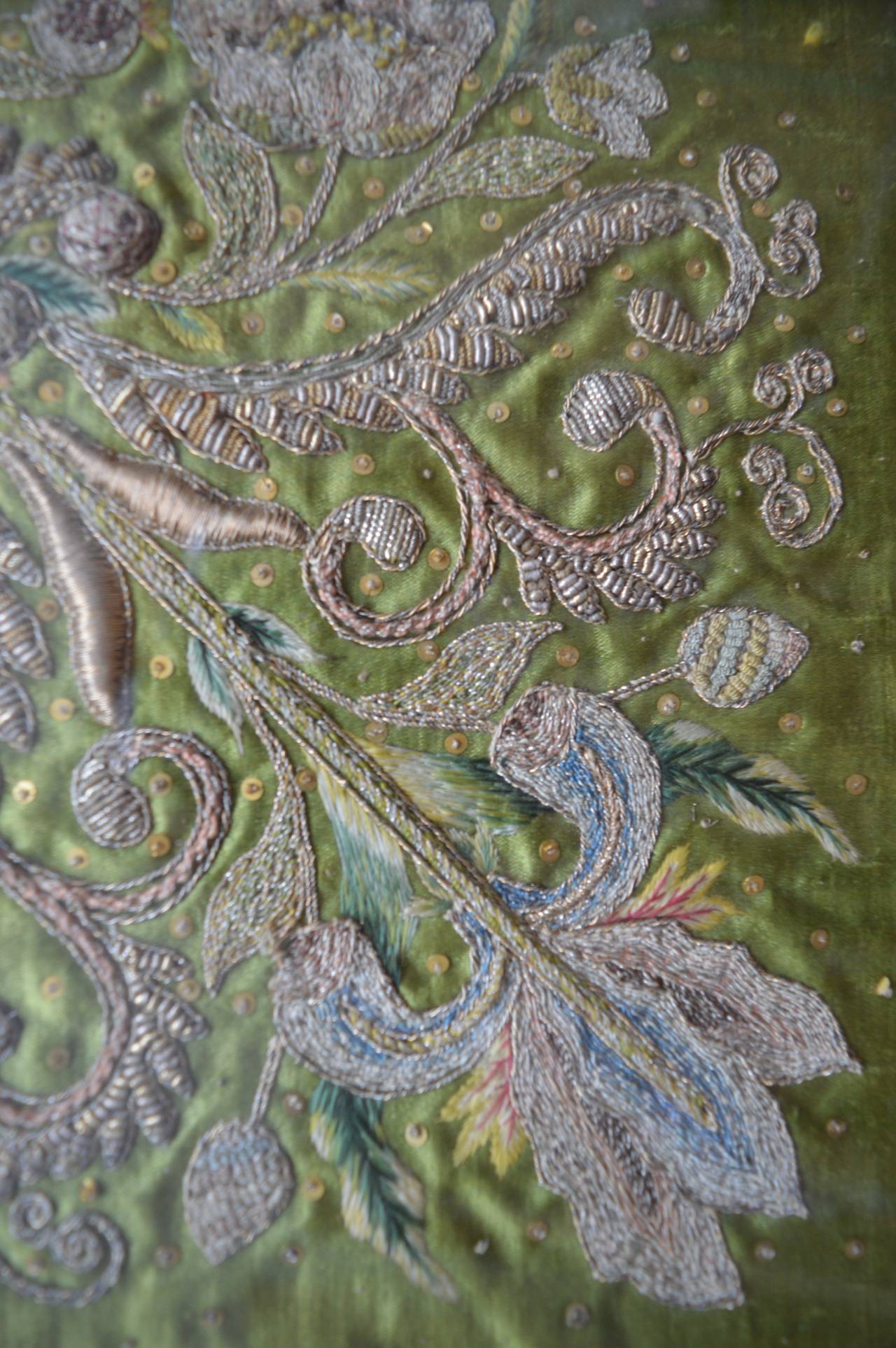 17th Century Italian Pistachio Green Embroidered Silk Chalice Veil In Good Condition In Antwerp, BE
