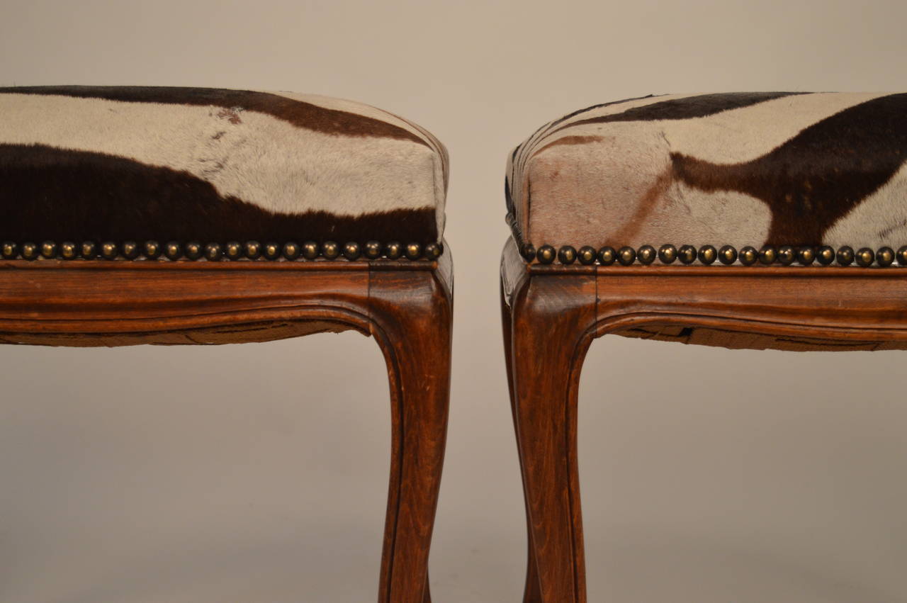 A pair of French Louis XV style benches with zebra upholstery In Good Condition In Antwerp, BE