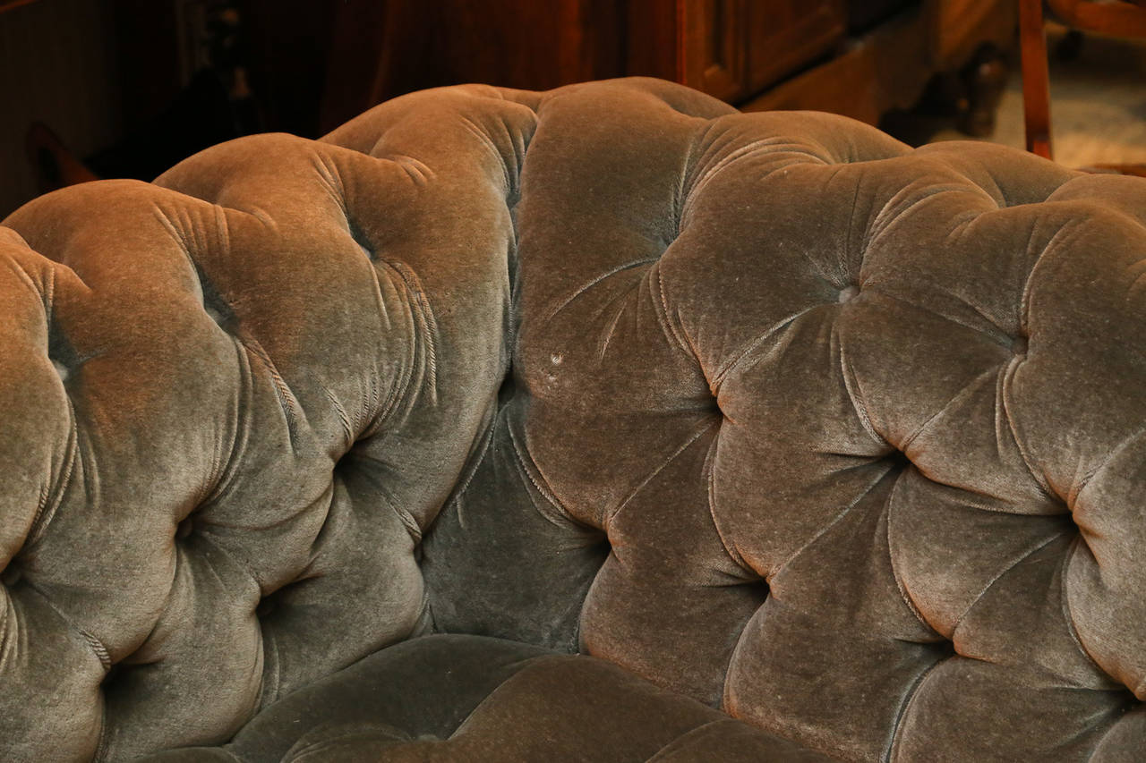 Edwardian 19th Century English Chesterfield in Grey Mohair For Sale