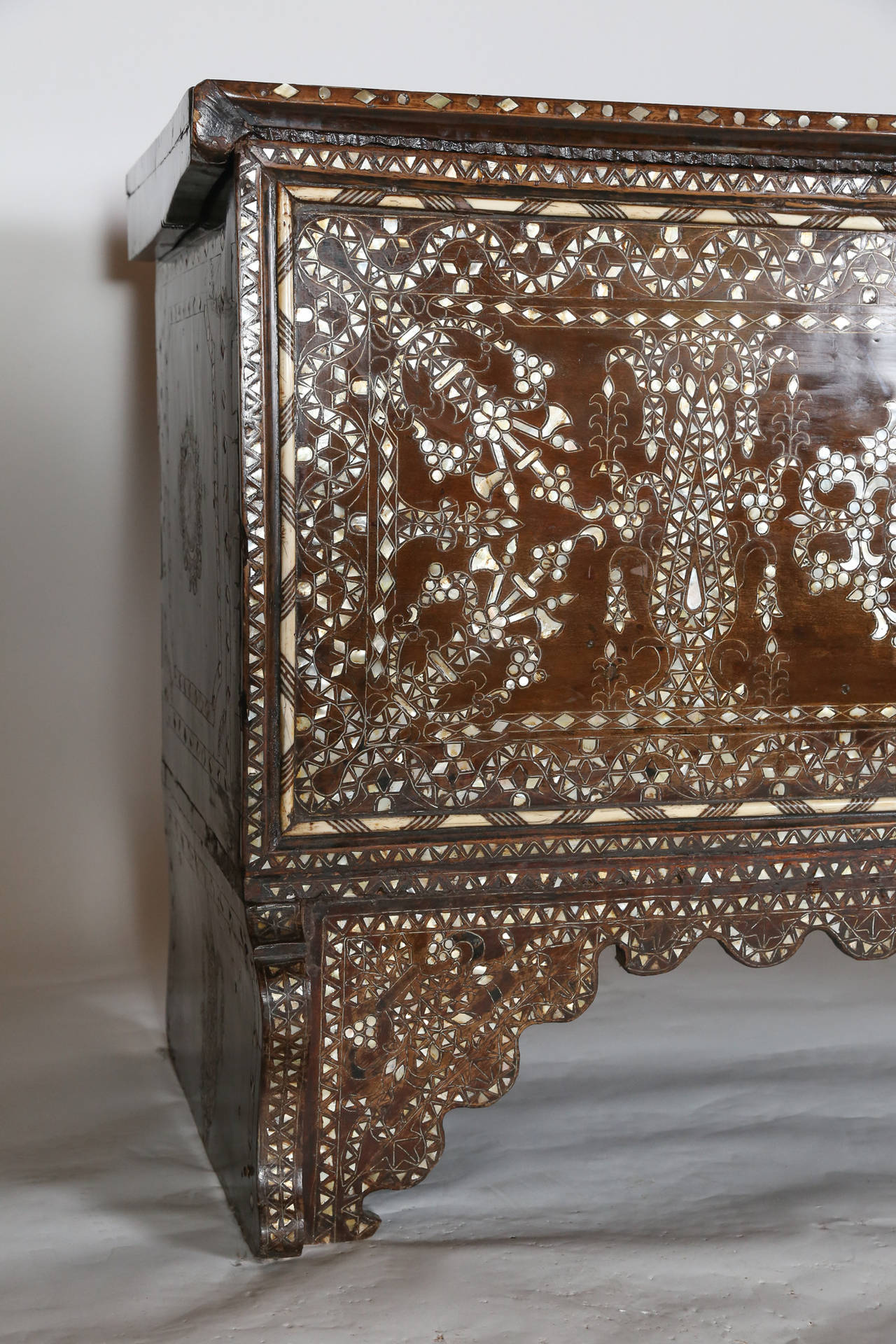 damascus chest beta