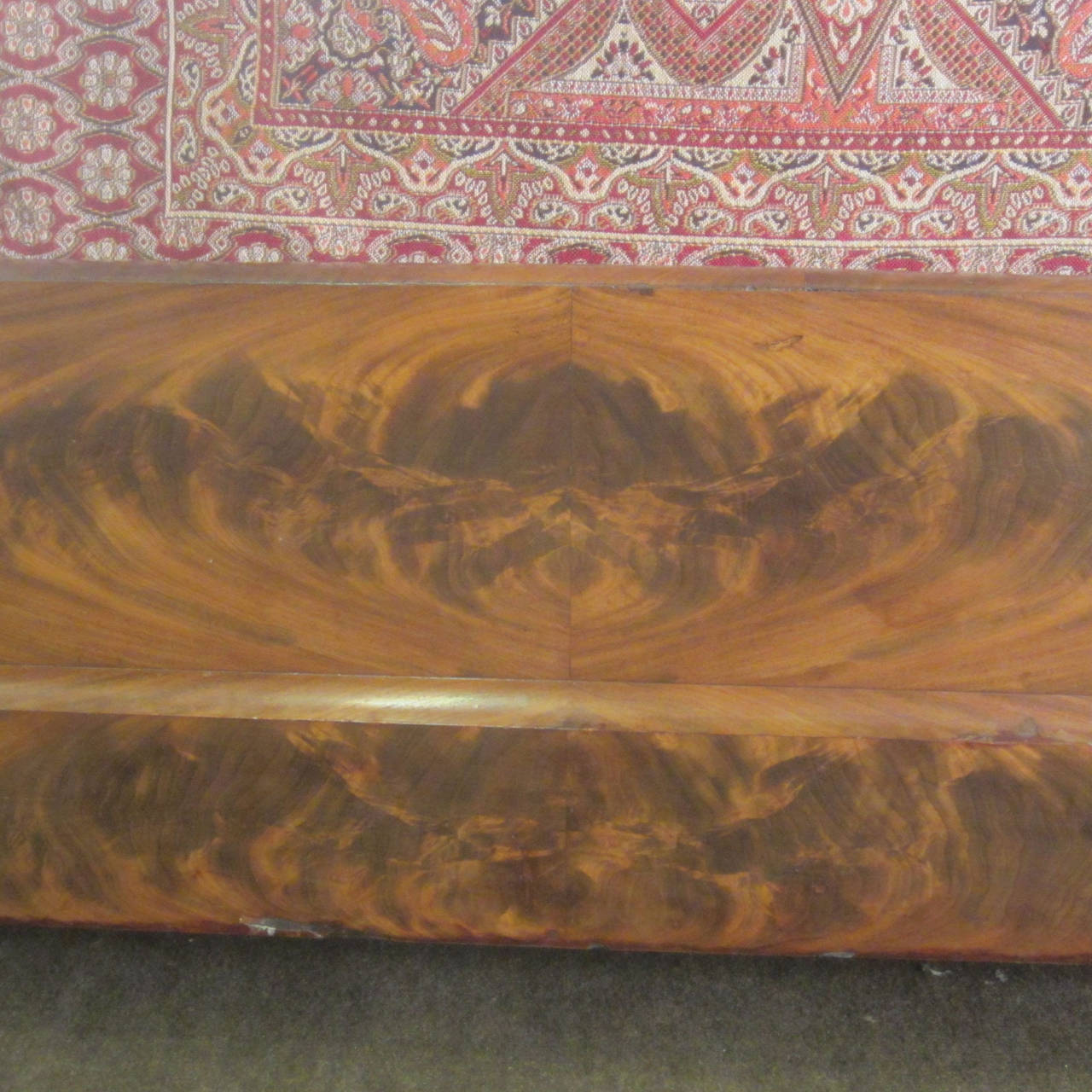 Figured Mahogany Lit Bateau Day Bed 2