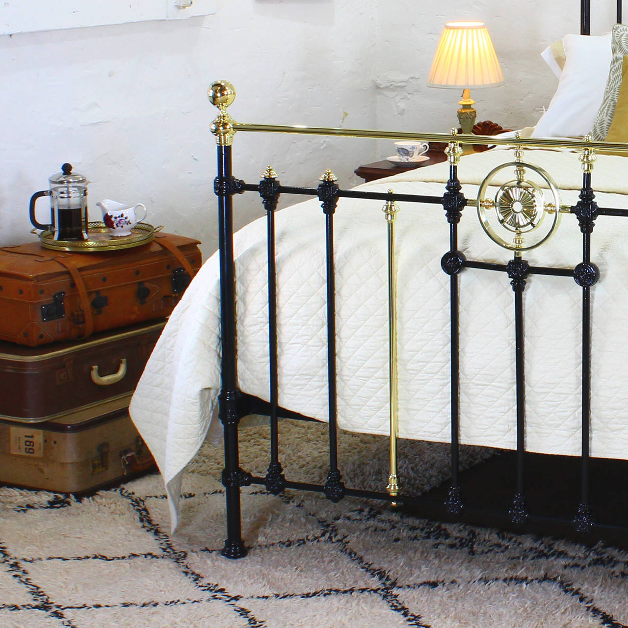 Victorian Brass and Cast Iron Kingsize Bed In Excellent Condition In Wrexham, GB