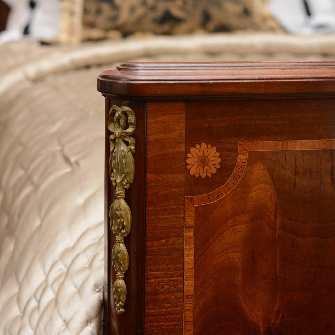 Mahogany Inlaid Marquetry Bed In Excellent Condition In Wrexham, GB