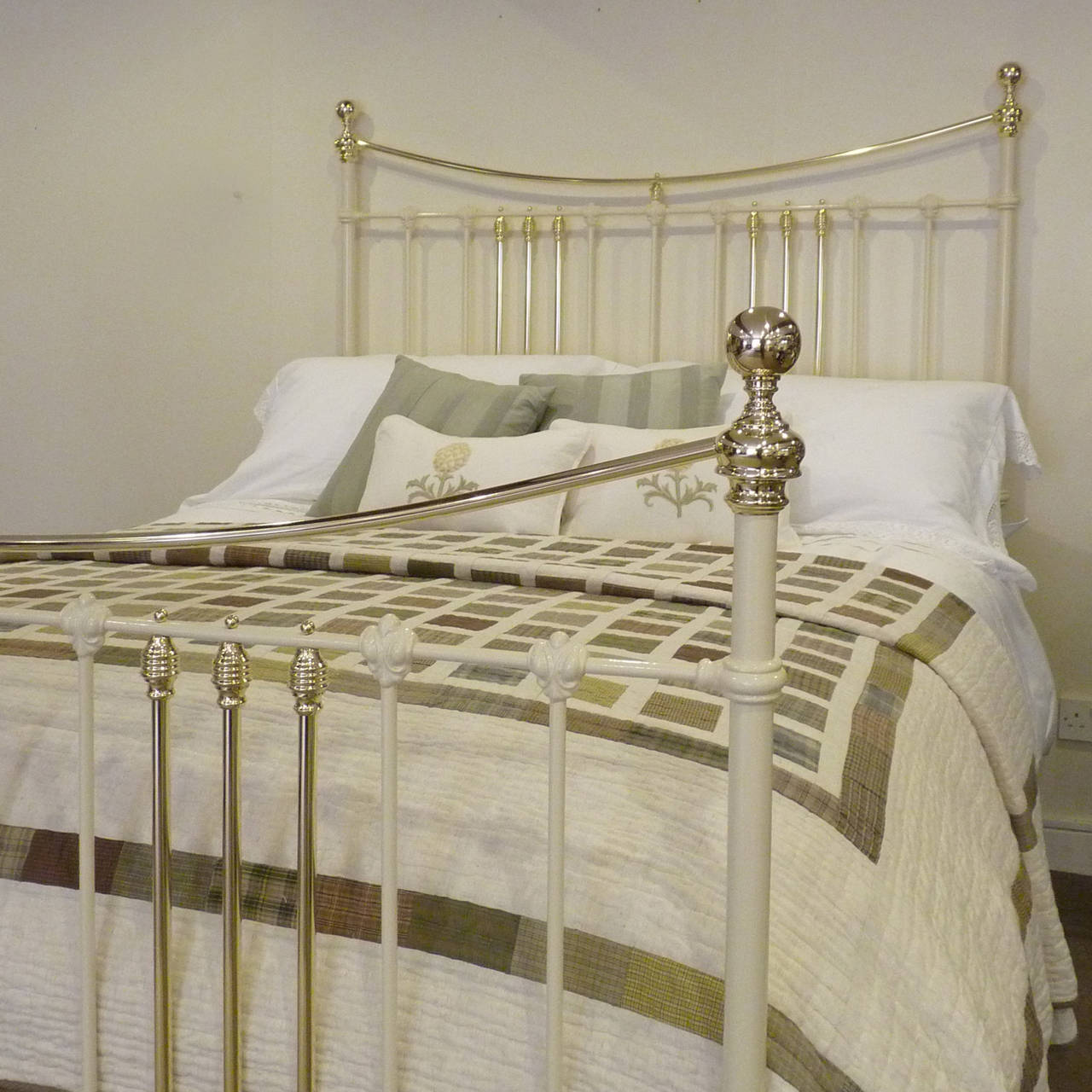 This fine example of an antique bedstead has been restored from an original Victorian frame.

The bed accepts a British King Size or American Queen Size base and mattress (60 in wide).

The price is for the bedstead frame alone, the base,