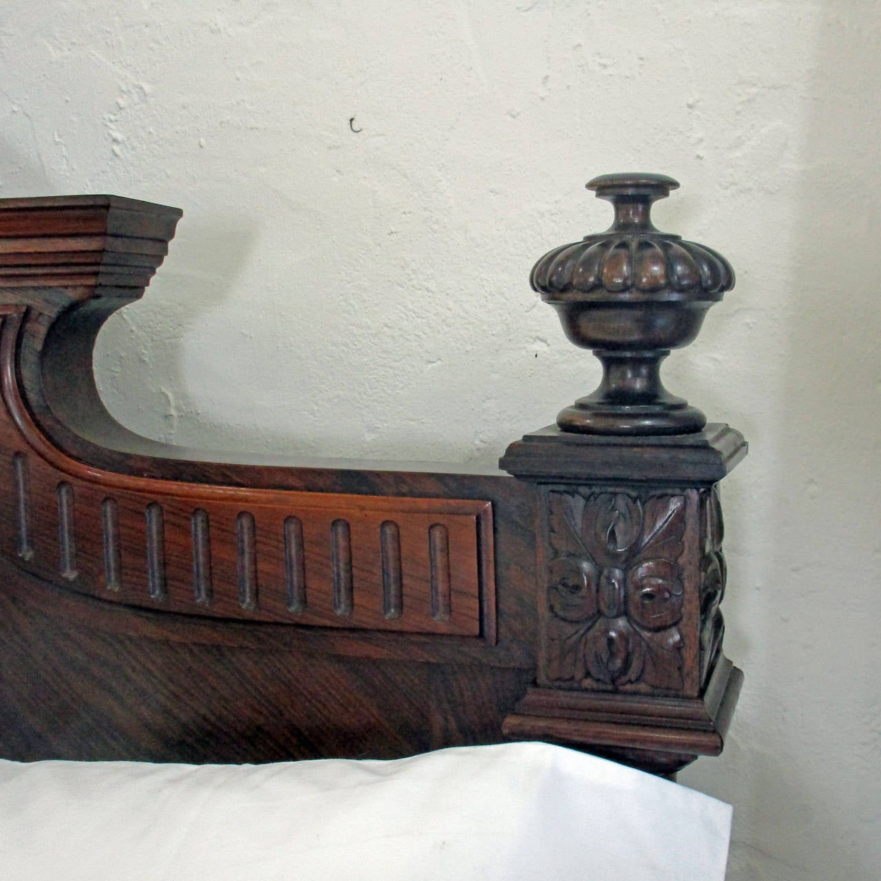 Mahogany Renaissance Style Bed - WK49 In Excellent Condition In Wrexham, GB
